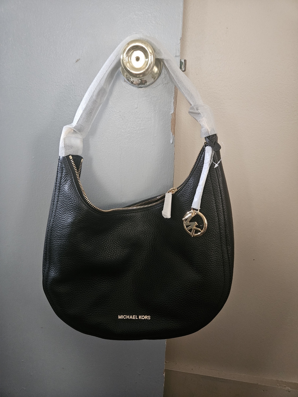 Michael Kors Black Leather Hobo Bag with Coin Wallet - Picture 2 of 9